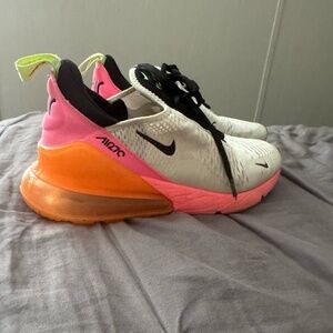Womans Nike 270s